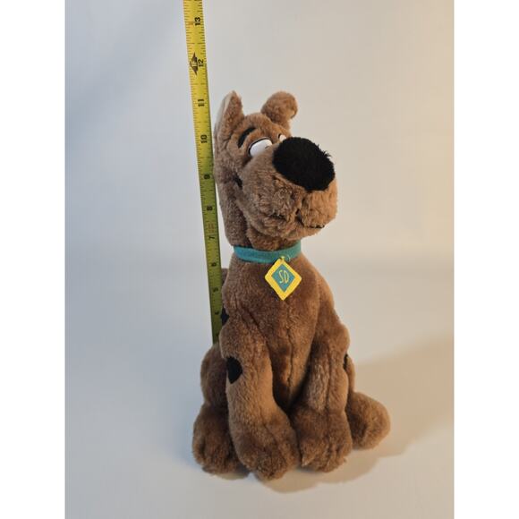Six Flags Exclusive Scooby Doo 11” Plush Toy Sitting Stuffed Animal Felt Collar - Picture 3 of 9